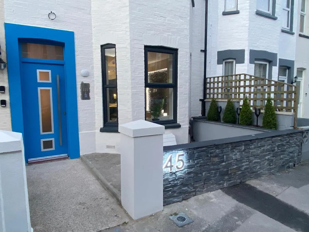 Coastline Retreats - Cloud9: Luxury Garden Flat with Modern Amenities Apartment Bournemouth